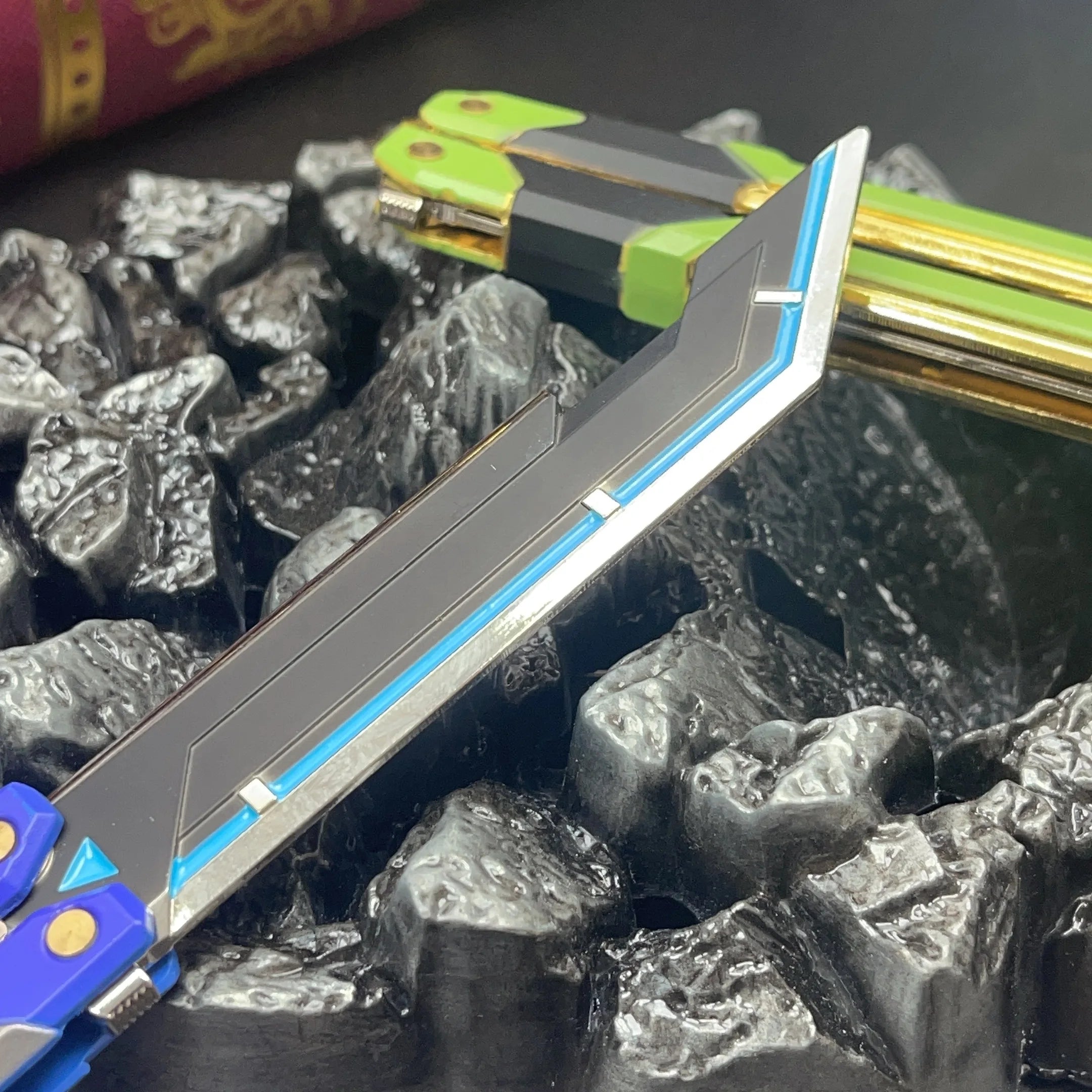 🦋 Couteaux Papillon RGX – Valorant Edition 💥 (avec stand d’exposition inclus)